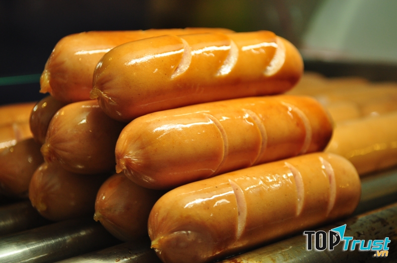 Xúc xích CP sản xuất dựa trên công nghệ thanh trùng hiện đại của Châu Âu.