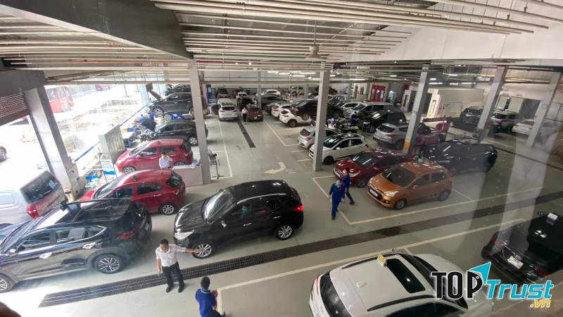 Xưởng dịch vụ Phạm Văn Đồng