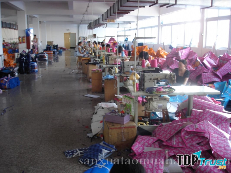 Xưởng sản xuất áo mưa S.L Việt Nam