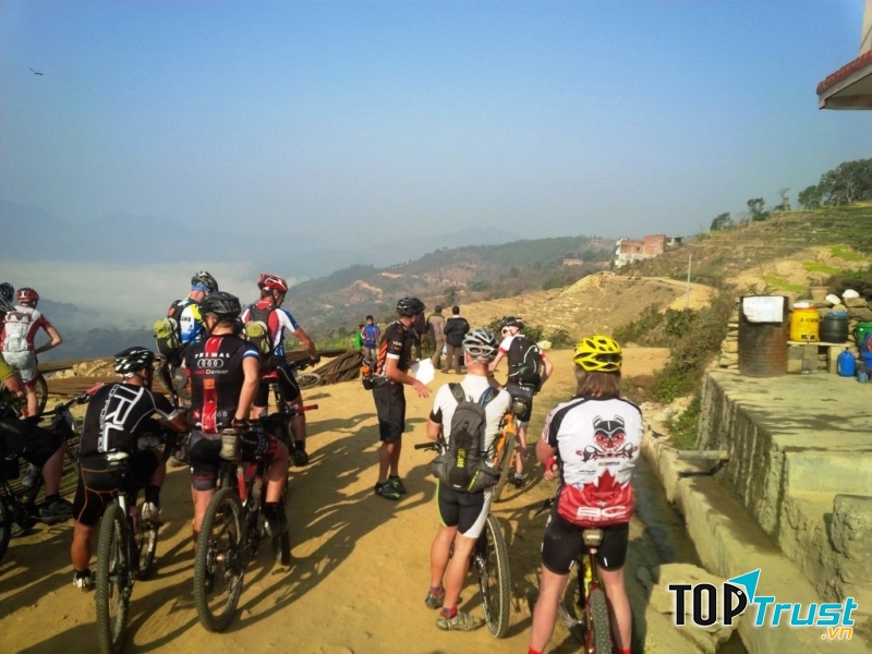 Địa hình núi cao, hiểm trở thách thức các tay đua