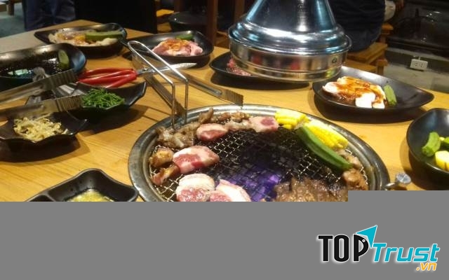 Rau cùng thịt được nướng chung