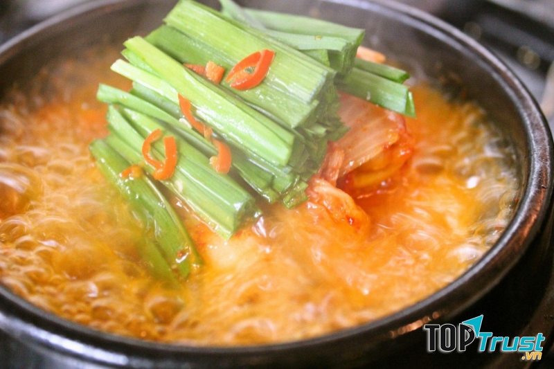 Suất mì nóng hổi cho ngày đông