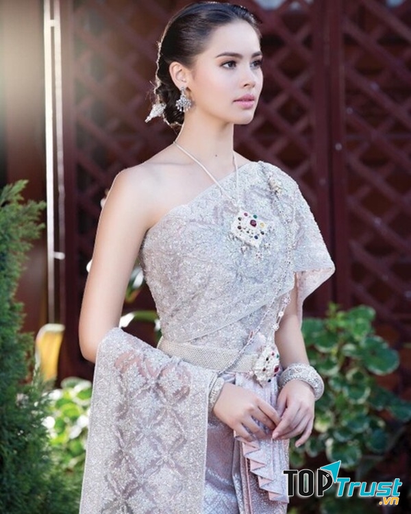 Yaya sở hữu nét đẹp lai Thái và Nauy