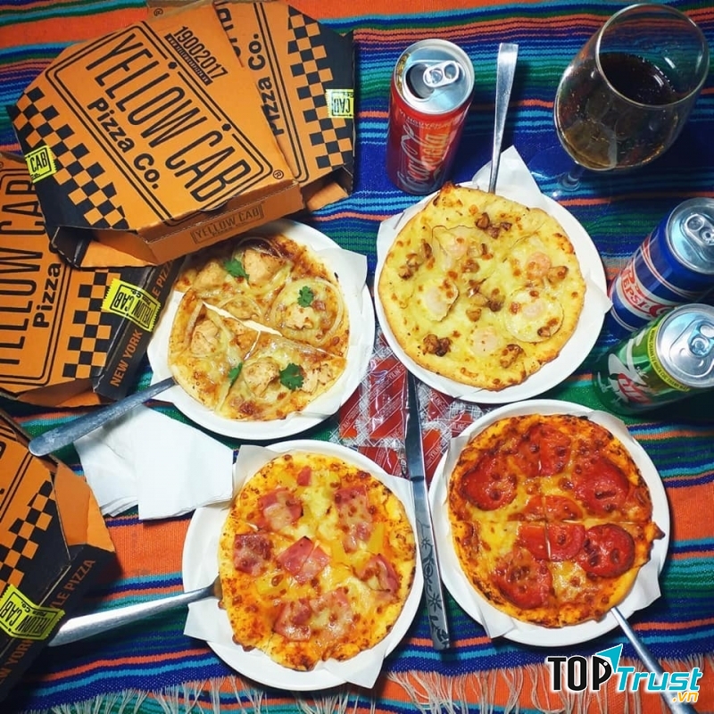 Không chỉ ghi điểm bởi hương vị pizza thơm ngon mà nhân viên tại đây còn vô cùng nhiệt tình, chu đáo và luôn vui vẻ
