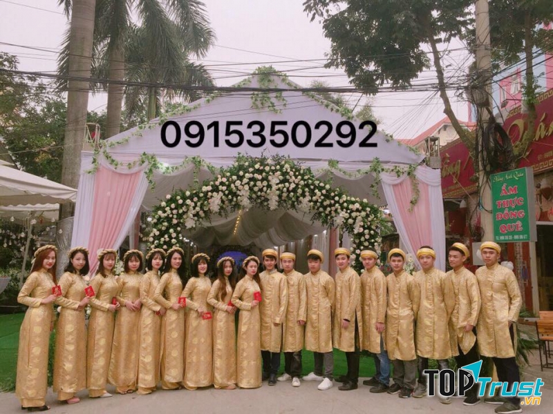 Đội ngũ nam nữ bê tráp của Yến Nhi luôn được khách hàng đánh giá cao