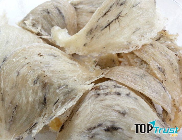 Người ta có thể chế biến tổ yến thành rất nhiều món như: yến tần gà thuốc bắc, yến sào súp bồ câu non, cháo nếp than yến sào... rất bổ dưỡng.