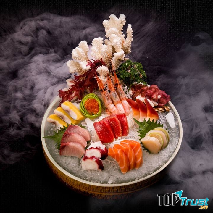 Điểm nổi bật nhất của Yen Sushi & Sake Pub có lẽ là ở thiết kế nhà hàng