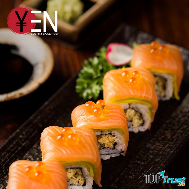 Món sushi hấp dẫn tại nhà hàng