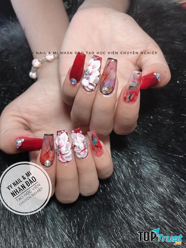 Từ sự nhẹ nhàng, tinh tế cho đến sự cầu kỳ, độc đáo, tỉ mỉ, Yên Yên Nail đều có thể thỏa mãn tối đa các nhu cầu của chị em