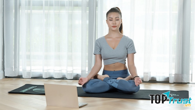 Tập yoga có thể giúp bạn cải thiện sự cân bằng và có được hơi thở thở bình tĩnh hơn