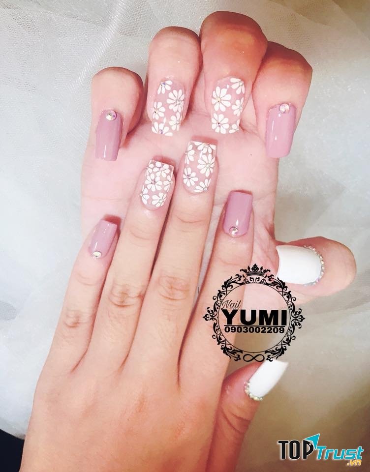 Yumi Nail