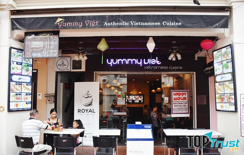 Mặt tiền Yummy Việt đẹp mắt