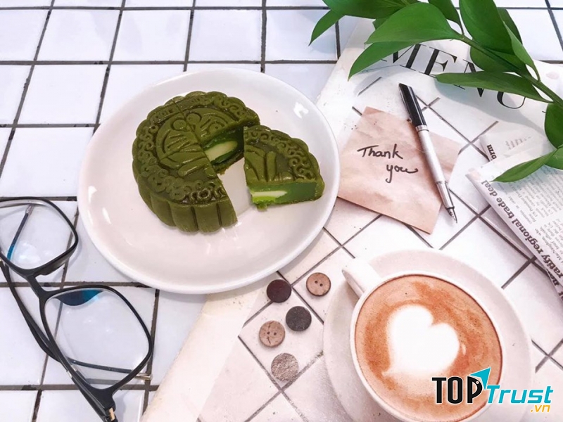 Quán thu hút được đông đảo lượng khách ghé qua bởi chất lượng bánh cũng như hương vị đặc biệt, không lẫn vào đâu được