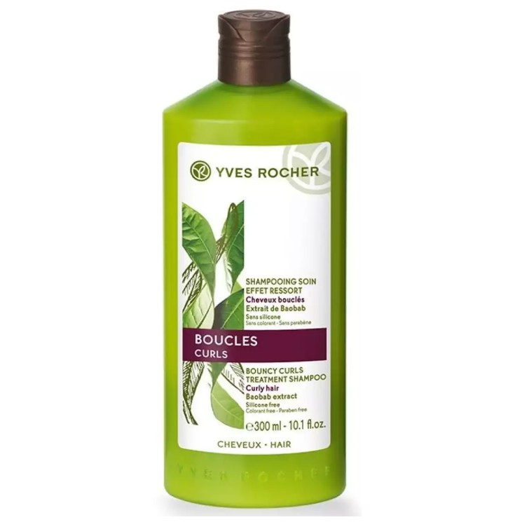 Sản phẩm Yves Rocher Curly Hair Shampoo sử dụng công chiết xuất từ cây bao báp - loài cây được biết đến với khả năng giữ nước tuyệt vời, giúp giữ nếp tóc tạo độ bồng bềnh cho mái tóc.