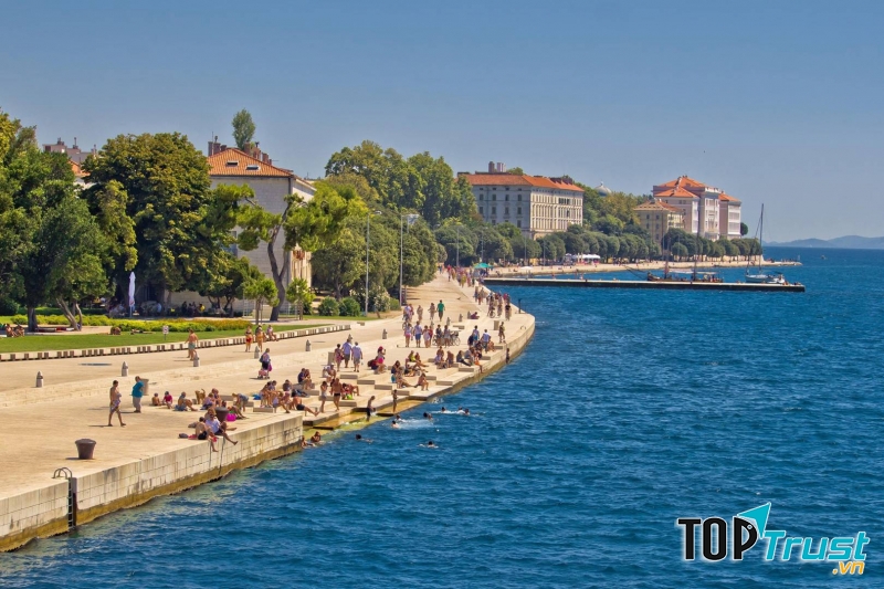 Zadar nhìn từ trên cao giống như những ốc đảo xinh đẹp đang hòa cùng thiên nhiên