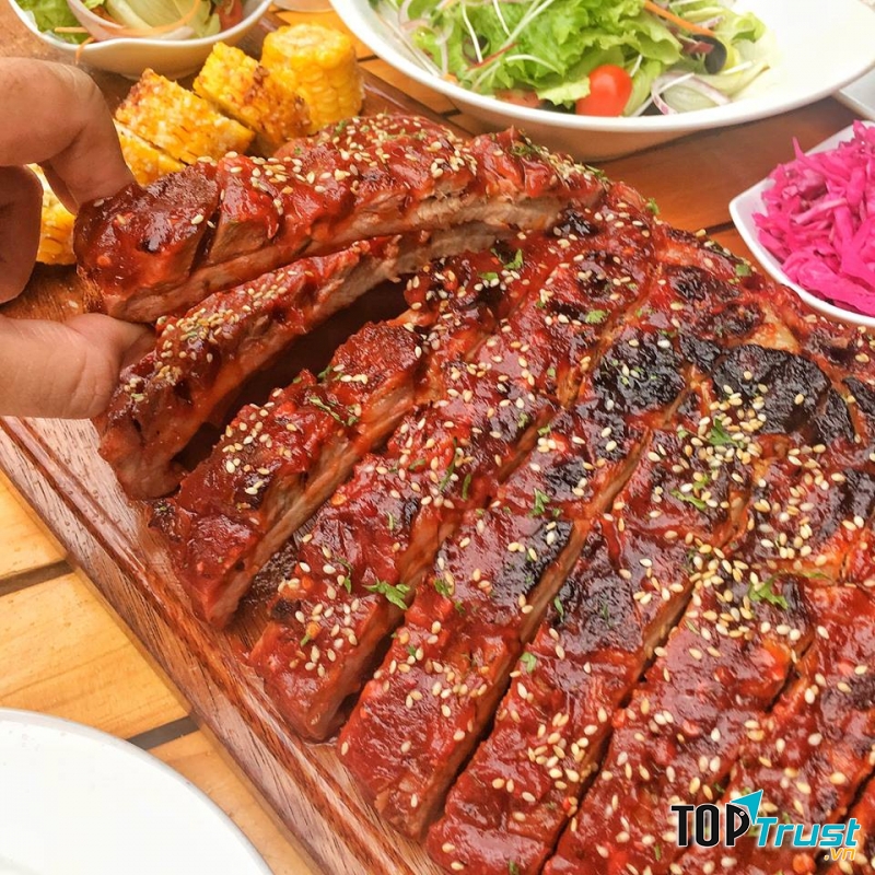 Món ăn hấp dẫn tại nhà hàng