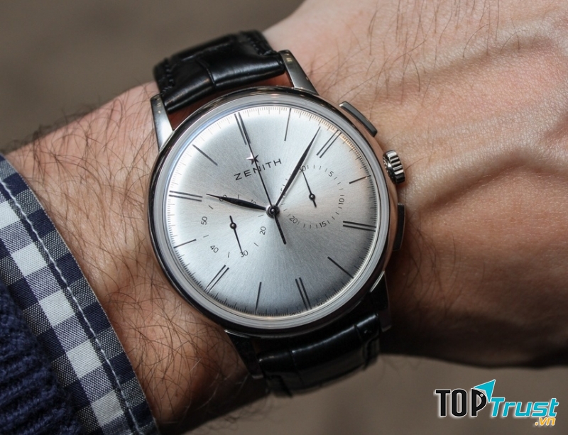 Zenith El Primero Chronograph chính là chiếc đồng hồ đầu tiên xét về mặt kĩ thuật có rotor đầy đủ, bộ đếm giờ hight-beat và có cơ chế tự lên dây