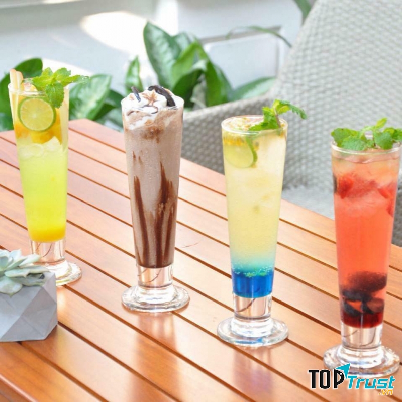 Nhiều món đồ uống khác được trang trí rất hấp dẫn