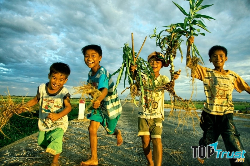 Bài thơ hay về tuổi thơ