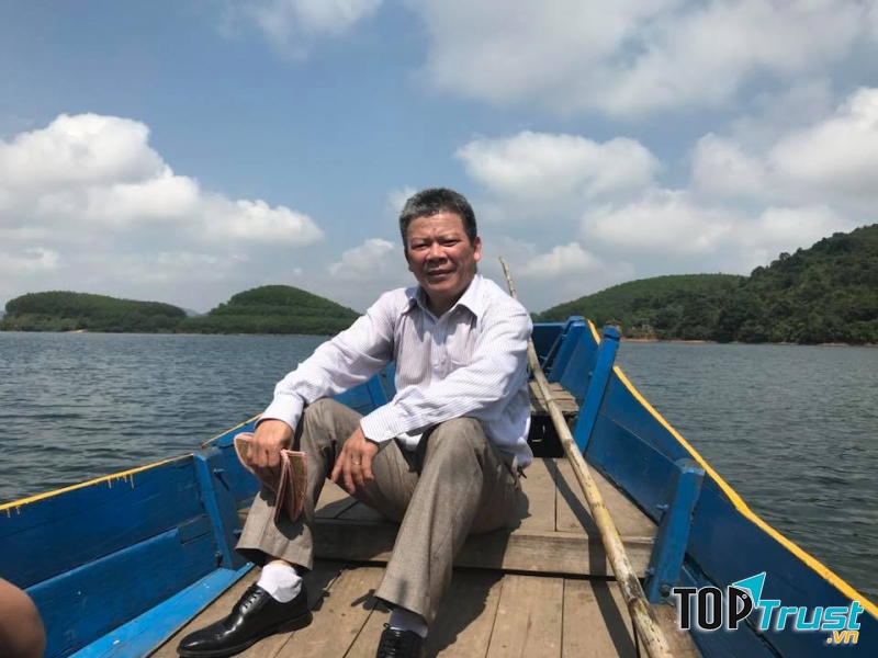 Bài thơ khoán thủ độc đáo của nhà thơ Hoàng Minh Tuấn