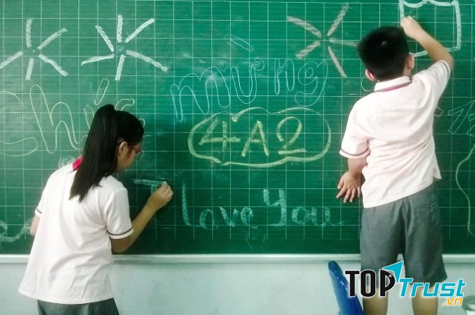 Bài văn tả chiếc bảng lớp em hay nhất