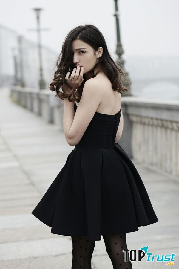 Bí quyết diện gam đen giúp bạn trông quyến rũ và sang chảnh nhất