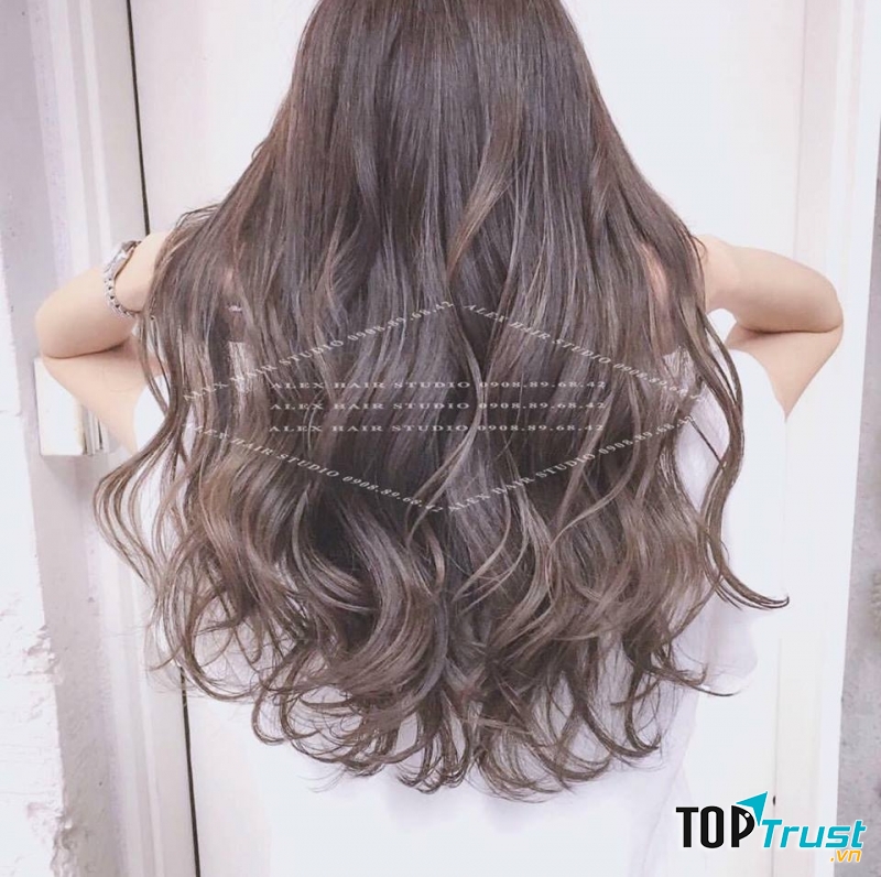 Cách giữ nếp và chăm sóc tóc xoăn sóng hiệu quả nhất