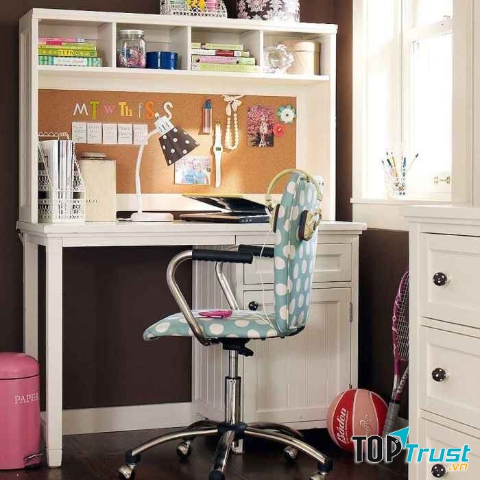 Cách sắp xếp bàn học cho con nhỏ trông gọn gàng, ngăn nắp hơn