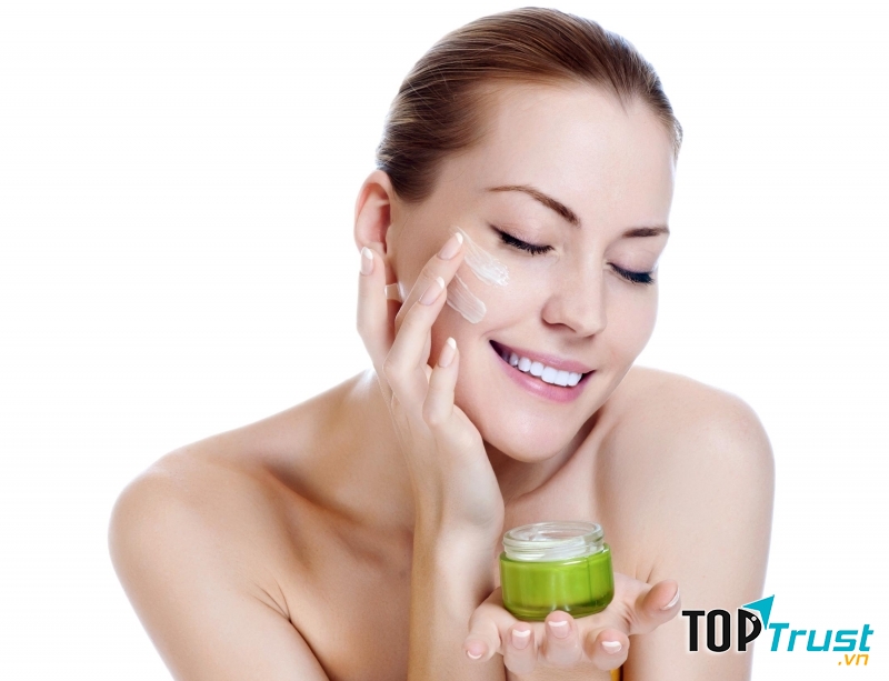 Cách tự làm kem dưỡng da mặt đơn giản tại nhà chị em nên biết