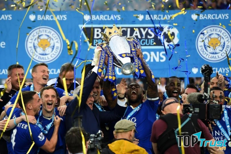 Câu chuyện bóng đá khó tin nhất 2016