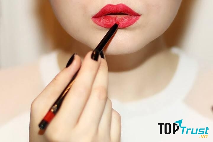 Chì kẻ môi chất lượng tốt giá rẻ được chị em ưa thích nhất hiện nay