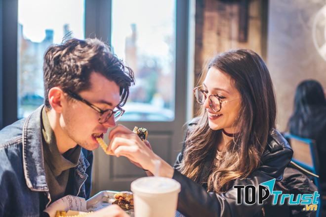 Chủ đề hài hước thú vị để nói chuyện với con gái