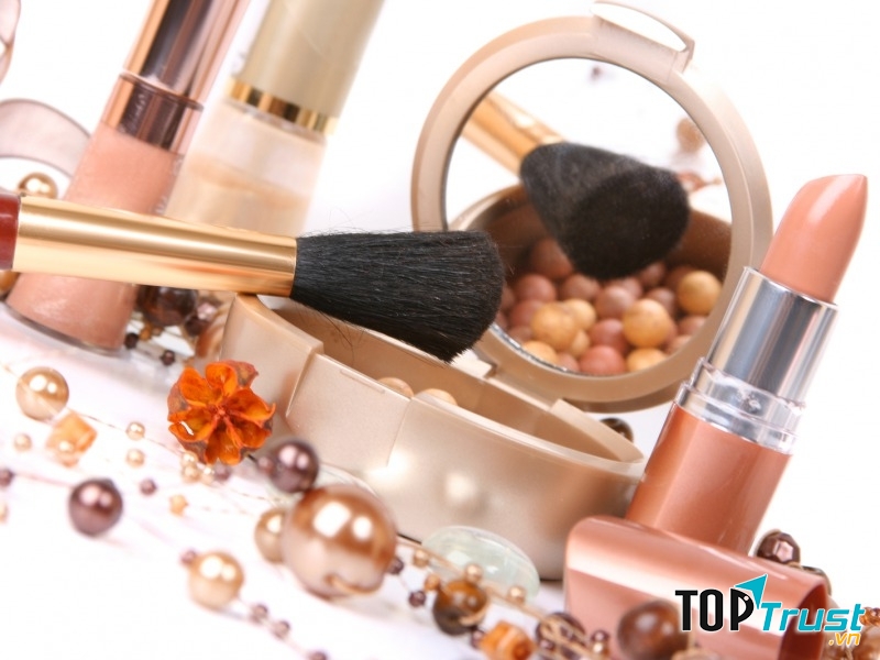 Công cụ trang điểm không thể thiếu dành cho bạn gái.