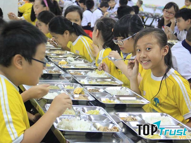 Công ty cung cấp suất ăn trường học uy tín và đảm bảo nhất ở TP. HCM