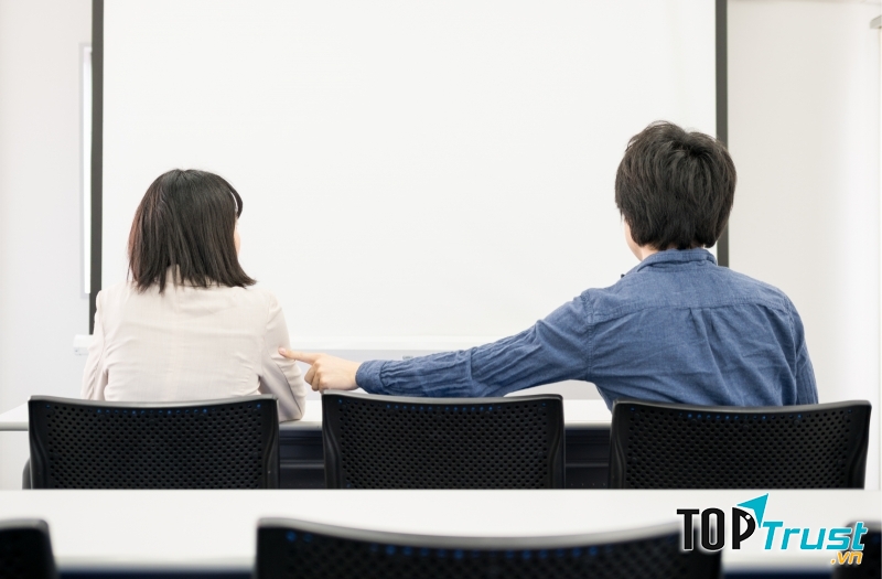 Dấu hiệu cho thấy bạn đã thích một cậu bạn cùng lớp