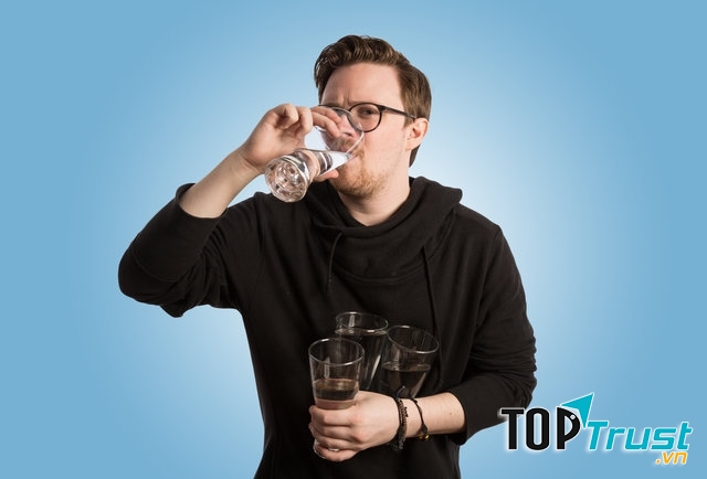 Dấu hiệu nhận biết cơ thể bạn đang thiếu nước trầm trọng