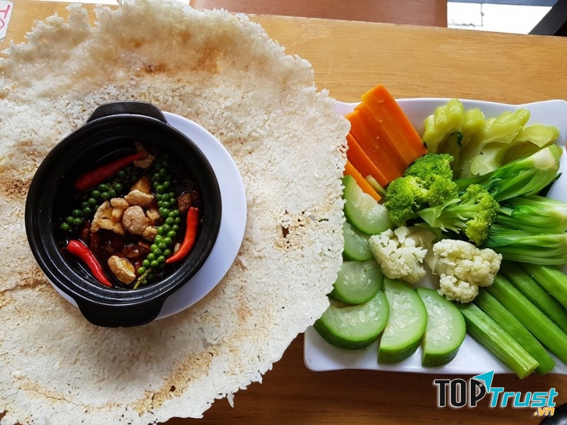 Địa chỉ bán cơm cháy kho quẹt được giới trẻ Cần Thơ yêu thích