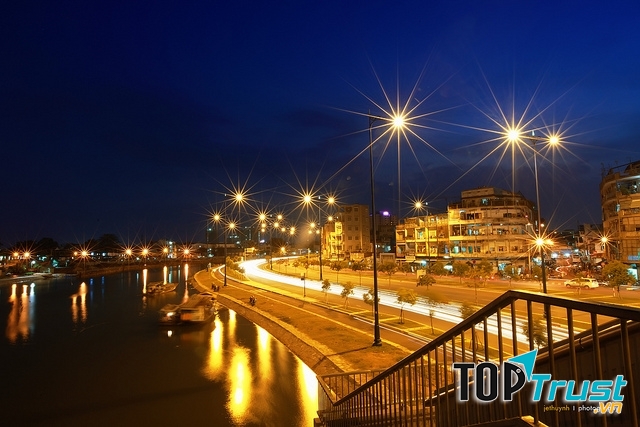 địa điểm vui chơi về đêm thu hút giới trẻ  nhất tại Sài Gòn