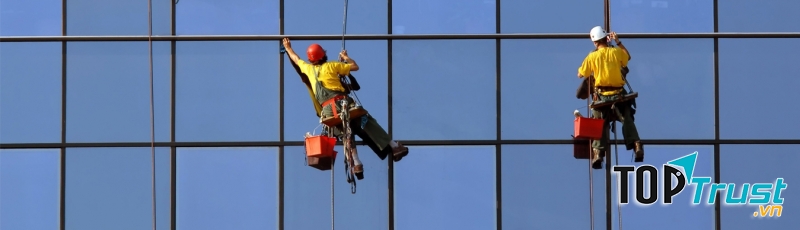 Dịch vụ lau kính tòa nhà uy tín, chuyên nghiệp nhất tại Hà Nội