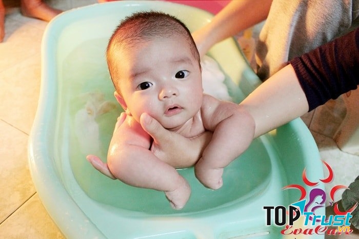 Dịch vụ tắm bé tại nhà tốt nhất quận Cầu Giấy, Hà Nội