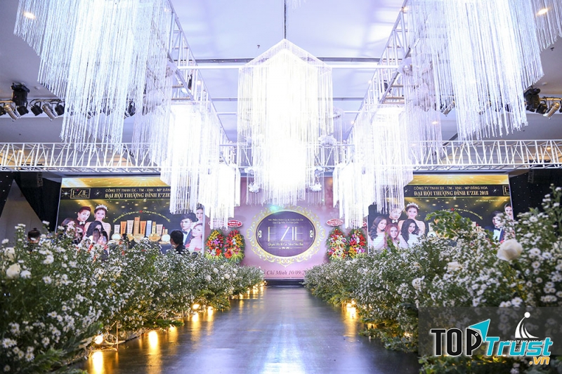 Dịch vụ thiết kế và thi công sân khấu chuyên nghiệp nhất TP. HCM