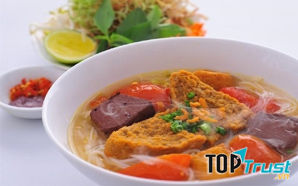 Hàng bún riêu ngon nức tiếng Sài Gòn