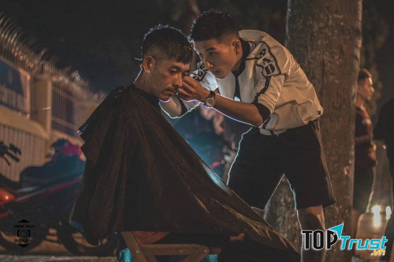 Hành động đẹp không mong báo đáp của chàng thợ cắt tóc Huỳnh Minh - Cần Thơ