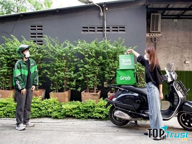 Hình thức giao hàng độc đáo trong mùa dịch Covid-19