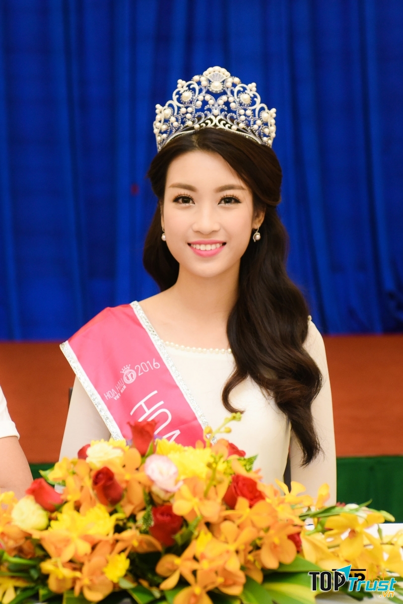 Hoa hậu và hot girl trường Đại Học Ngoại Thương Hà Nội