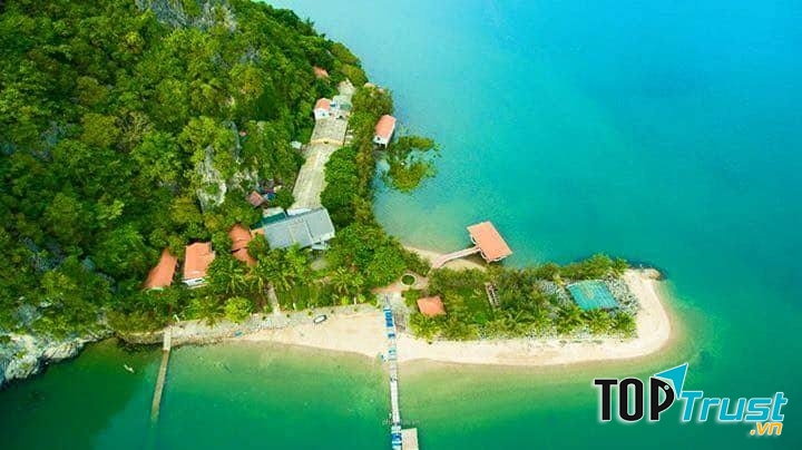 Hòn đảo đẹp nhất ở Quảng Ninh