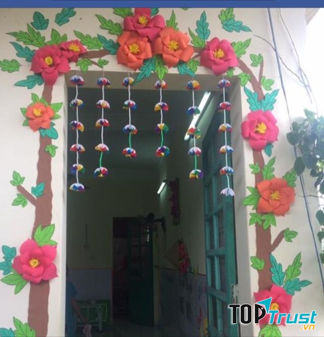 Hướng dẫn trang trí cửa lớp, rèm cửa mầm non đẹp và ấn tượng nhất