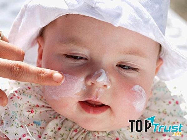 Kem chống nắng cho bé an toàn và hiệu quả nhất hiện nay