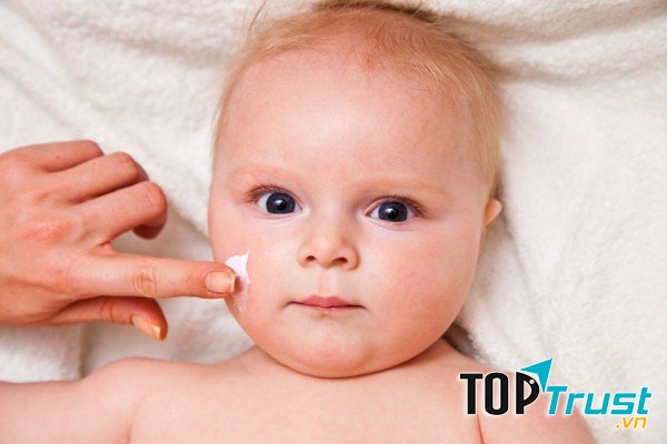 Kem dưỡng ẩm tốt nhất cho bé yêu trong mùa đông
