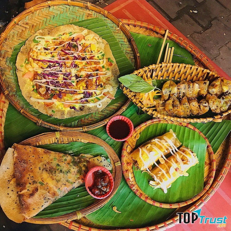 Khu ăn vặt thu hút giới trẻ Sài Thành